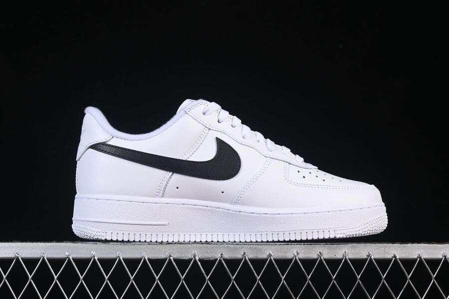 Air Force 1 Low White x Supreme