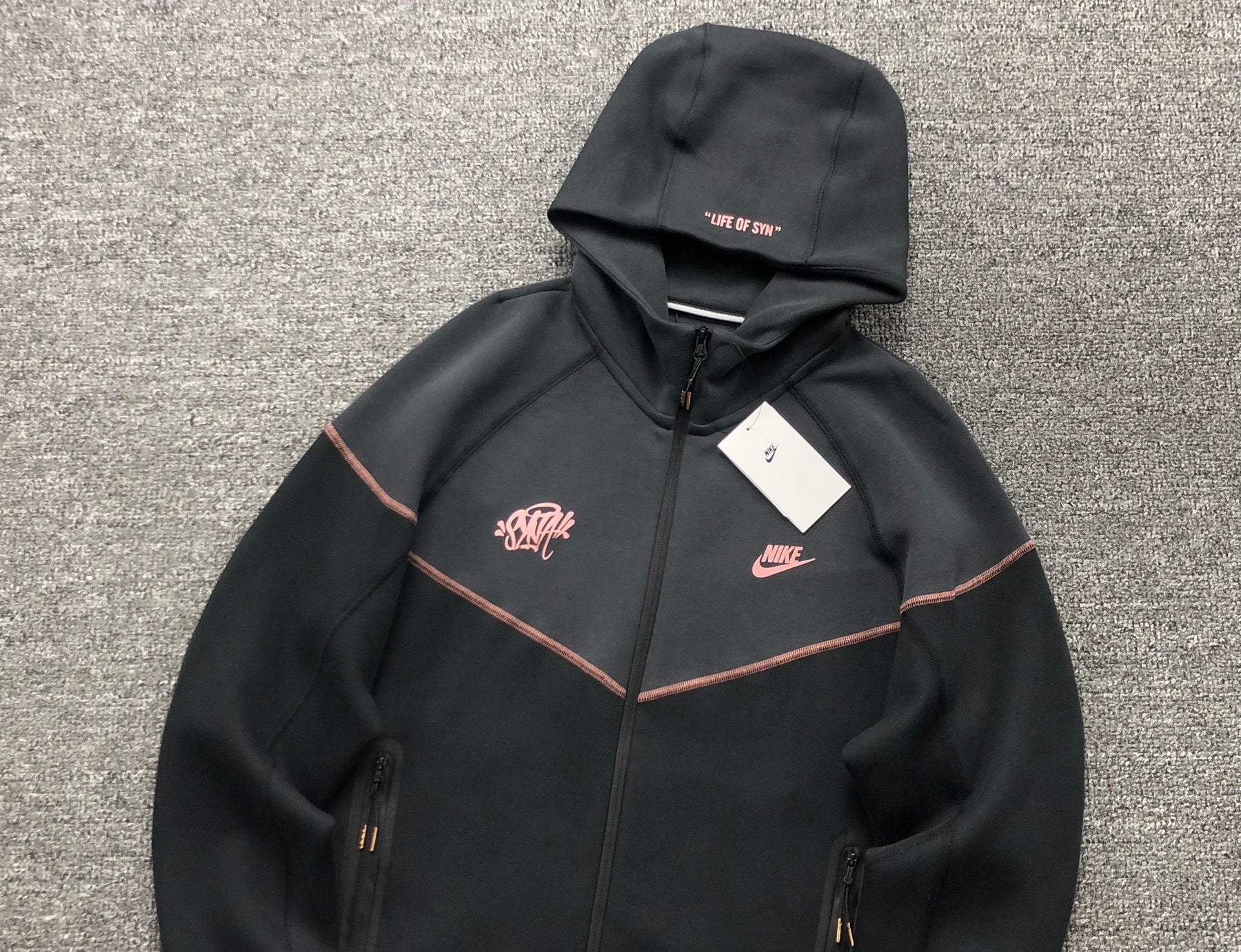 Conjunto Nike Tech Fleece x Syna World