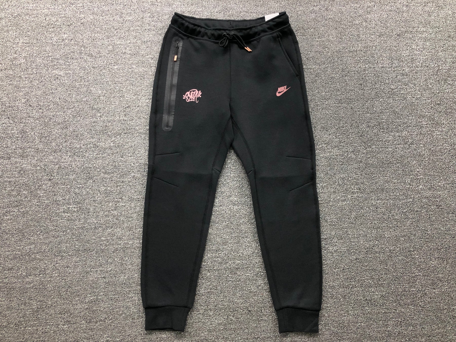 Conjunto Nike Tech Fleece x Syna World