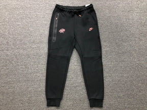 Conjunto Nike Tech Fleece x Syna World