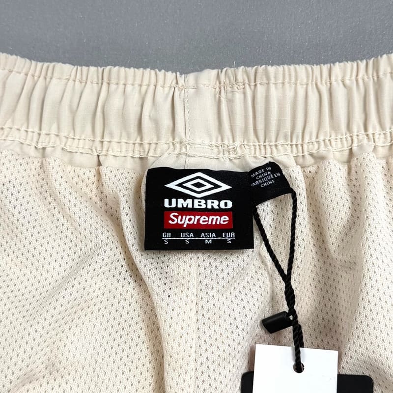Conjunto Supreme x Umbro Cotton Ripstop Track Stone