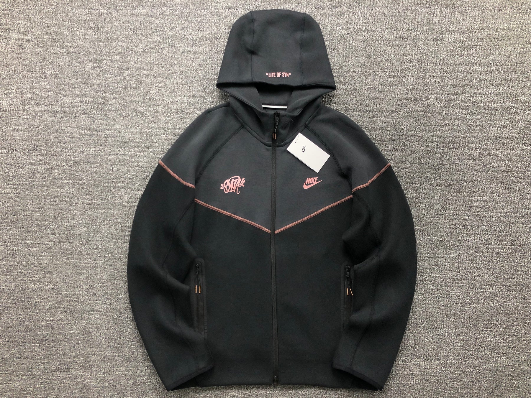 Conjunto Nike Tech Fleece x Syna World
