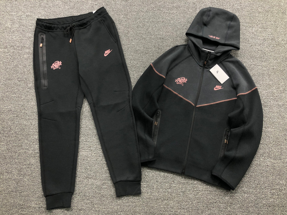 Conjunto Nike Tech Fleece x Syna World