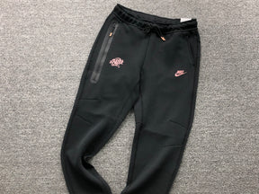 Conjunto Nike Tech Fleece x Syna World